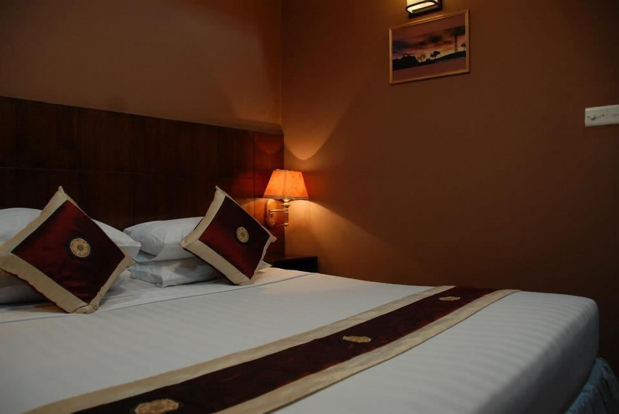 Hotel Shwe Gone Daing, Янгон Екстериор снимка