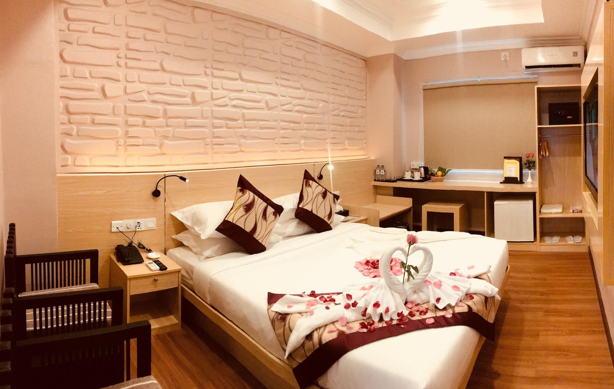 Hotel Shwe Gone Daing, Янгон Екстериор снимка