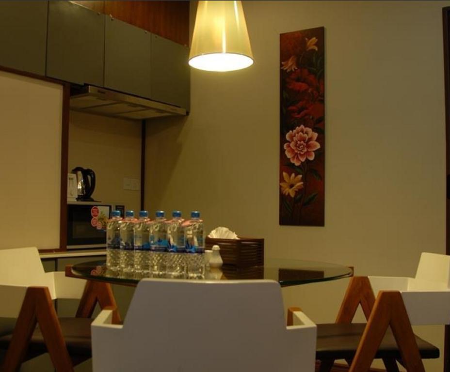 Hotel Shwe Gone Daing, Янгон Екстериор снимка