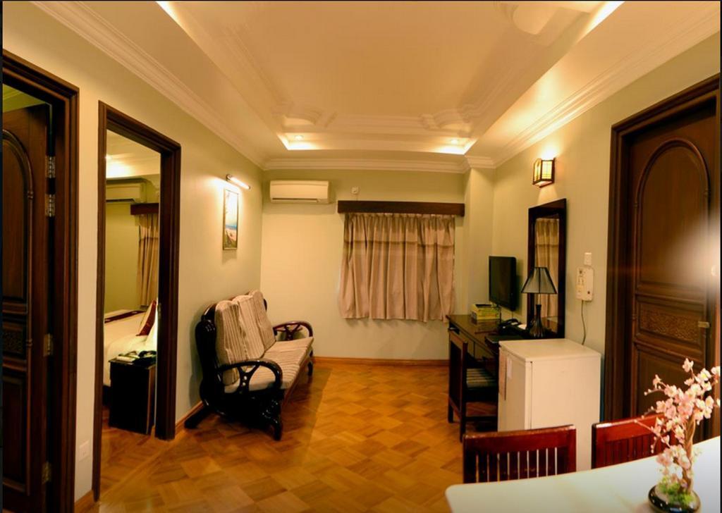 Hotel Shwe Gone Daing, Янгон Екстериор снимка