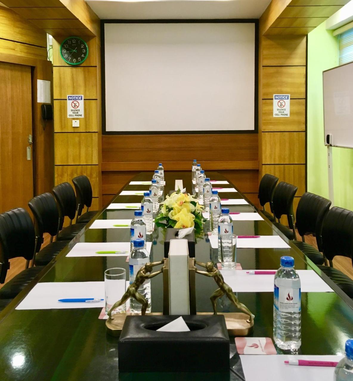 Hotel Shwe Gone Daing, Янгон Екстериор снимка