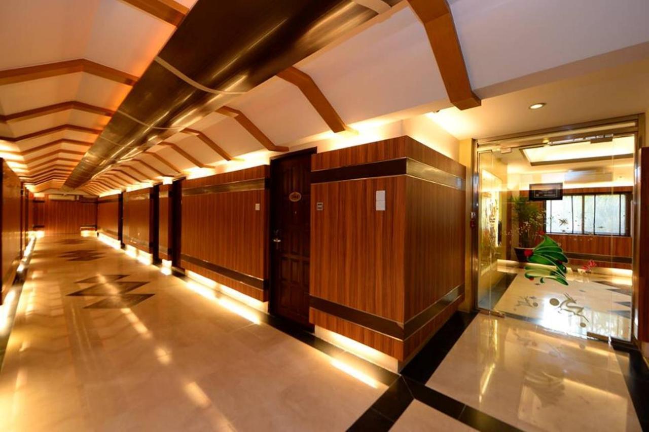Hotel Shwe Gone Daing, Янгон Екстериор снимка
